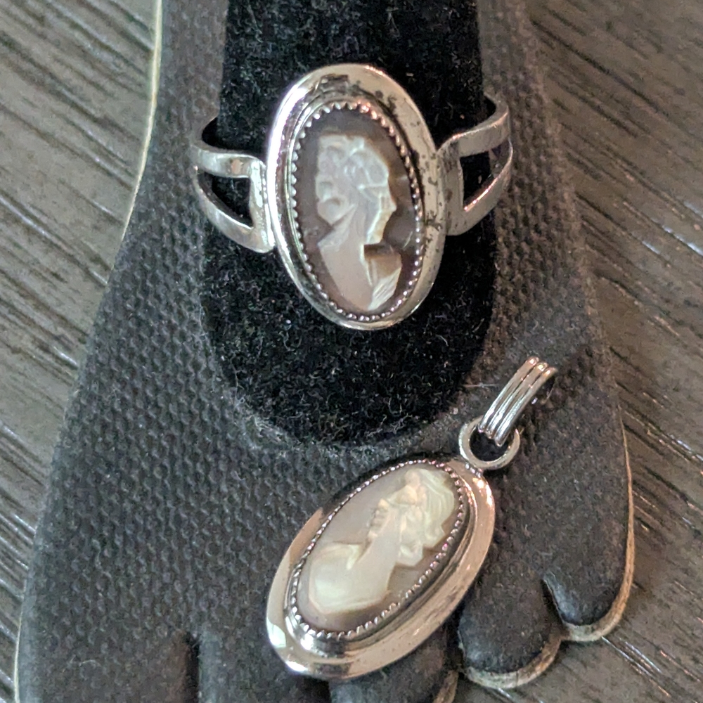 Vintage "Sarah Coventry" Cameo Sterling Marked Ring & Pendant Set - Picture 7 of 7